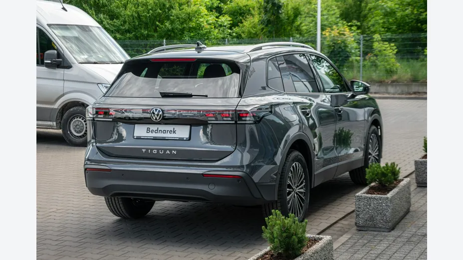 VOLKSWAGEN Tiguan -