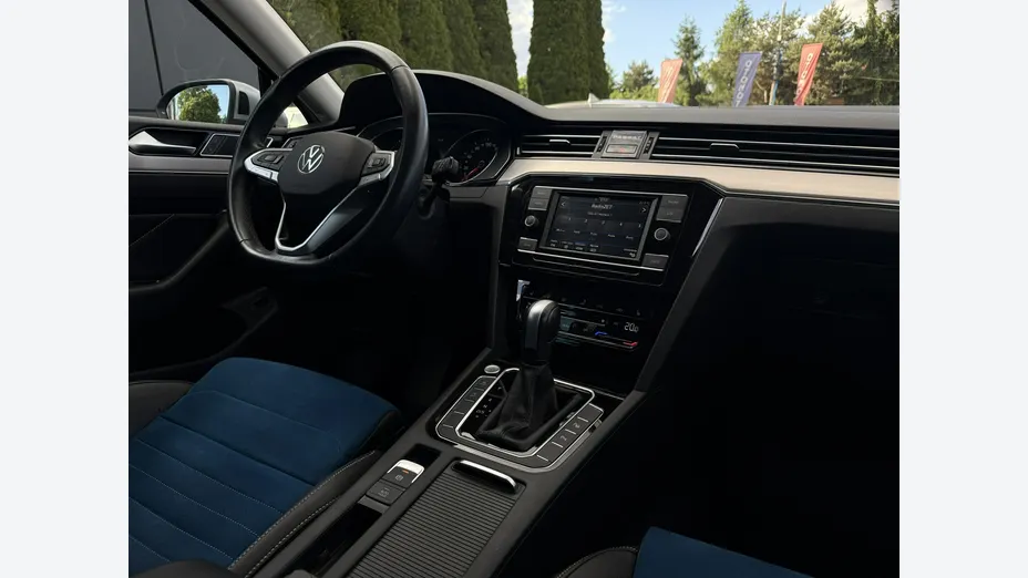 VOLKSWAGEN Passat -