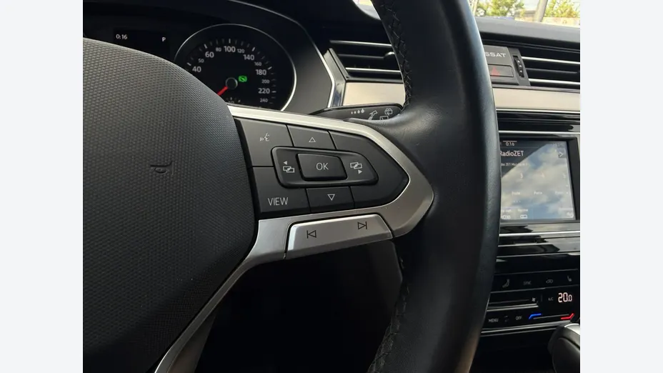 VOLKSWAGEN Passat -