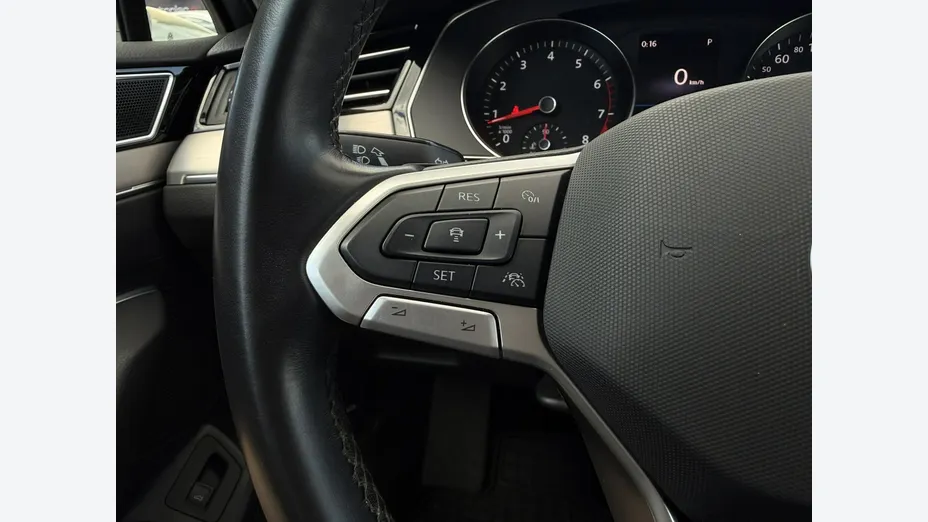 VOLKSWAGEN Passat -