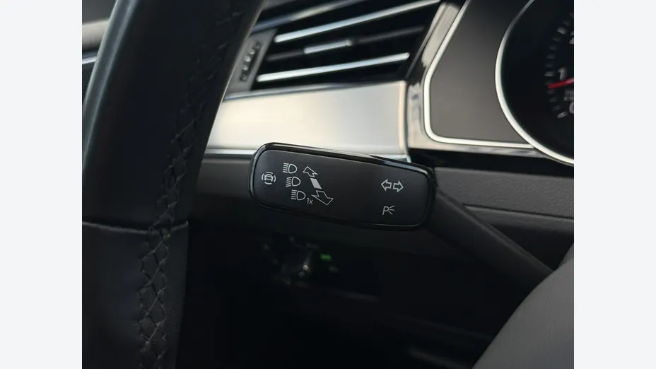 VOLKSWAGEN Passat -