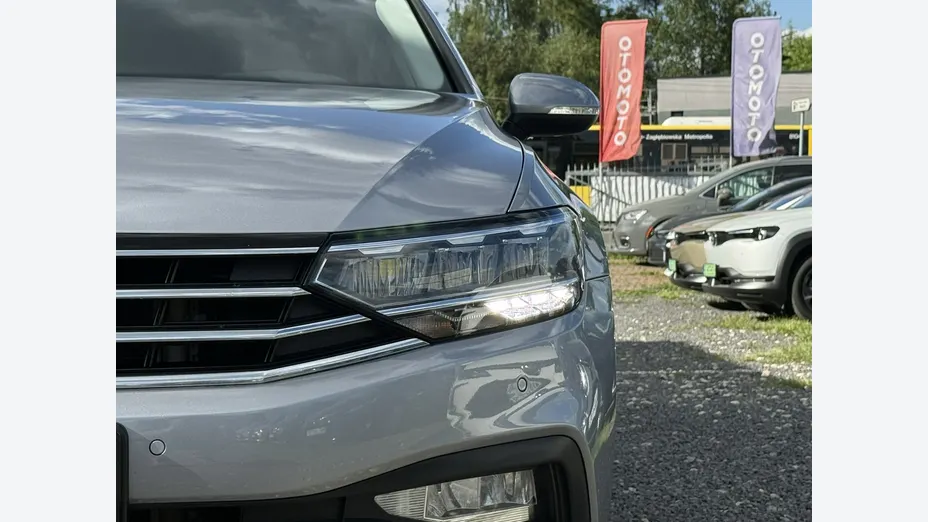 VOLKSWAGEN Passat -