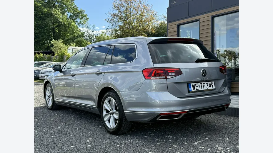 VOLKSWAGEN Passat -