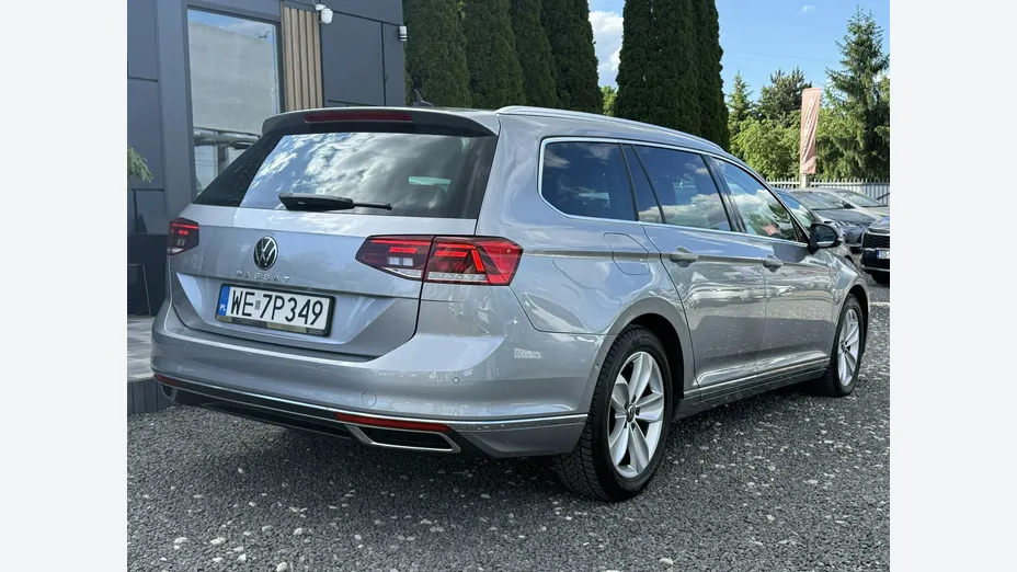 VOLKSWAGEN Passat -