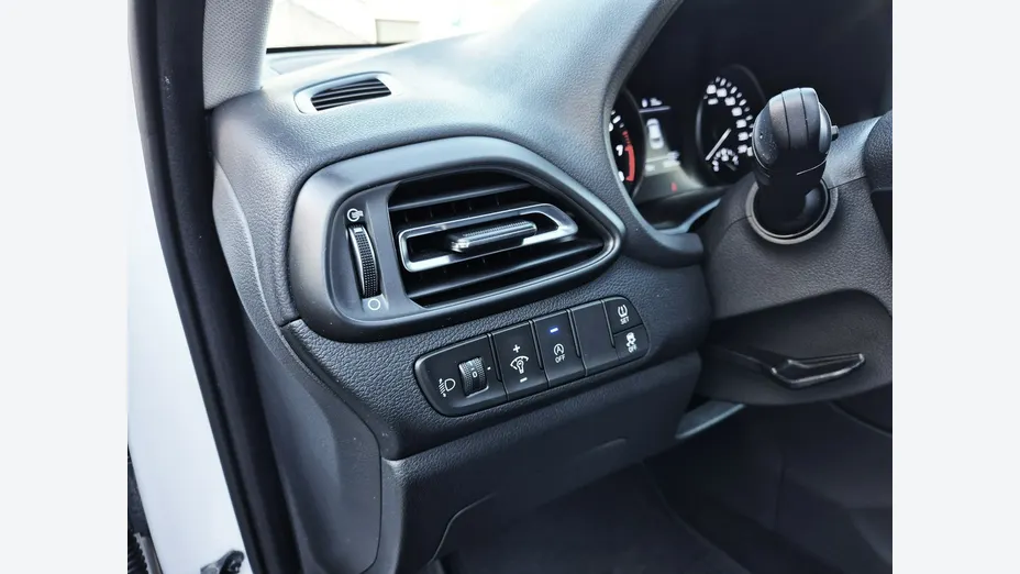 HYUNDAI i30 -