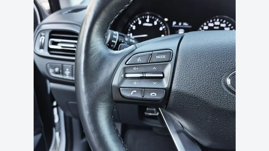 HYUNDAI i30 -