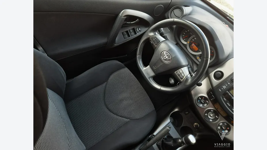 TOYOTA RAV4 -