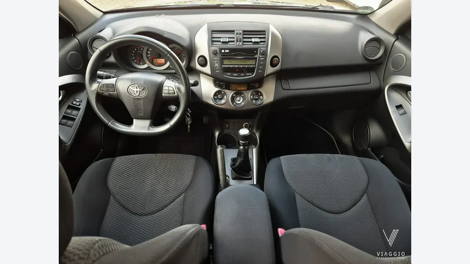TOYOTA RAV4 -