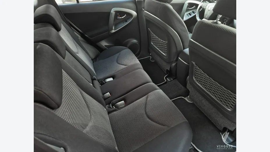TOYOTA RAV4 -