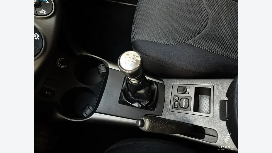 TOYOTA RAV4 -