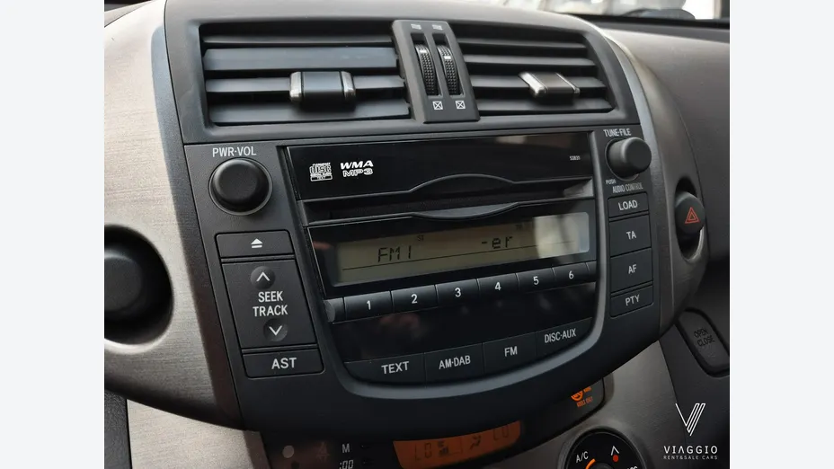 TOYOTA RAV4 -