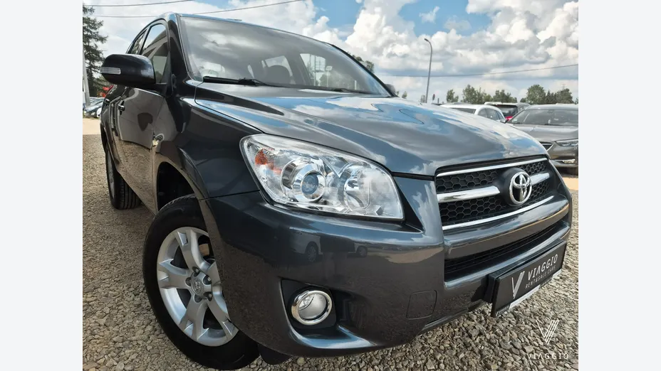 TOYOTA RAV4 -