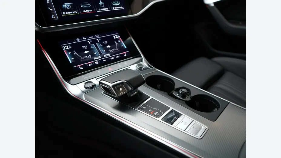 AUDI A6 -