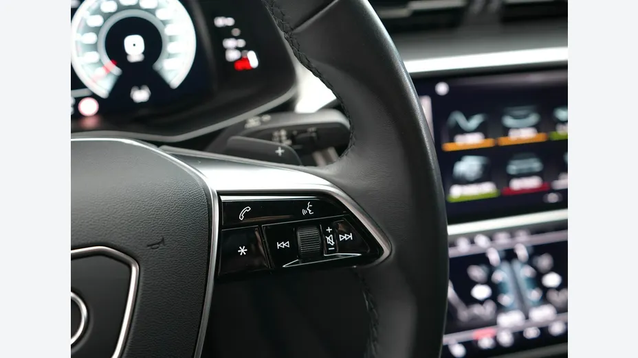 AUDI A6 -