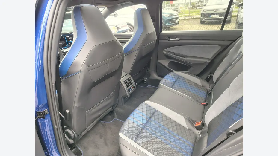 VOLKSWAGEN Golf -