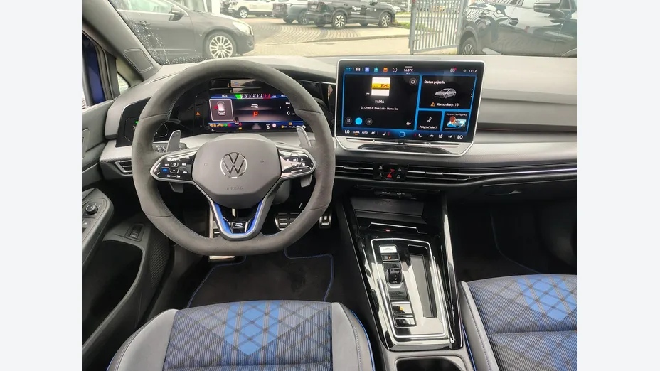 VOLKSWAGEN Golf -