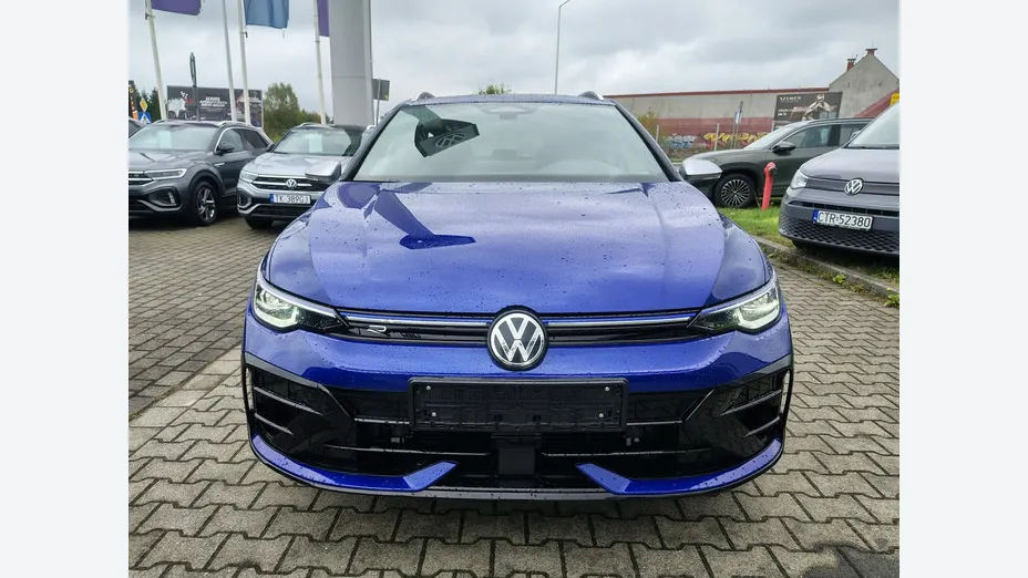 VOLKSWAGEN Golf -
