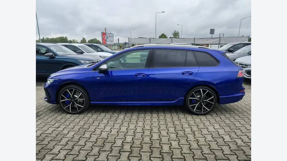 VOLKSWAGEN Golf -