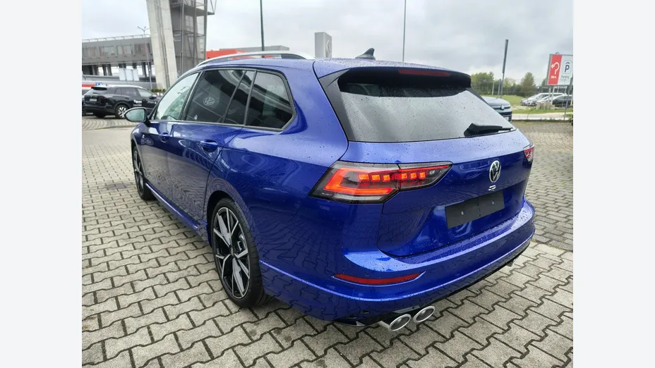 VOLKSWAGEN Golf -