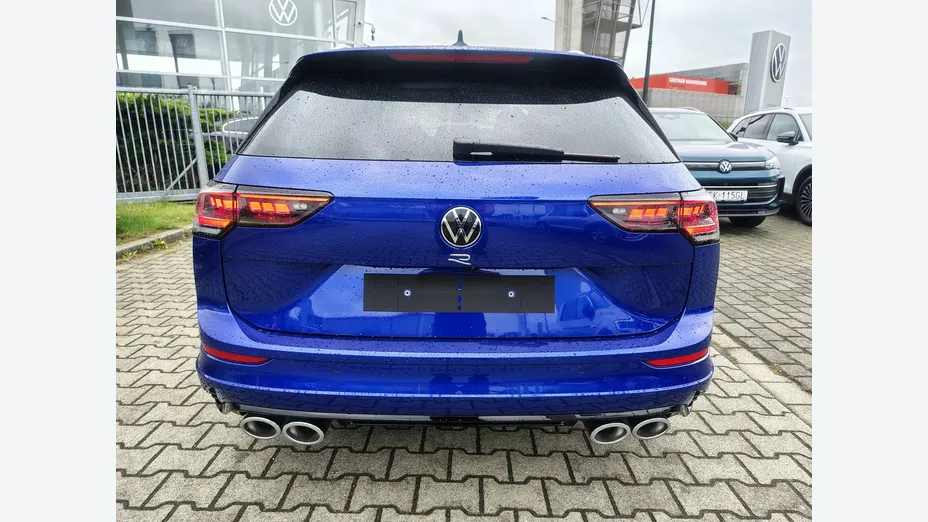 VOLKSWAGEN Golf -