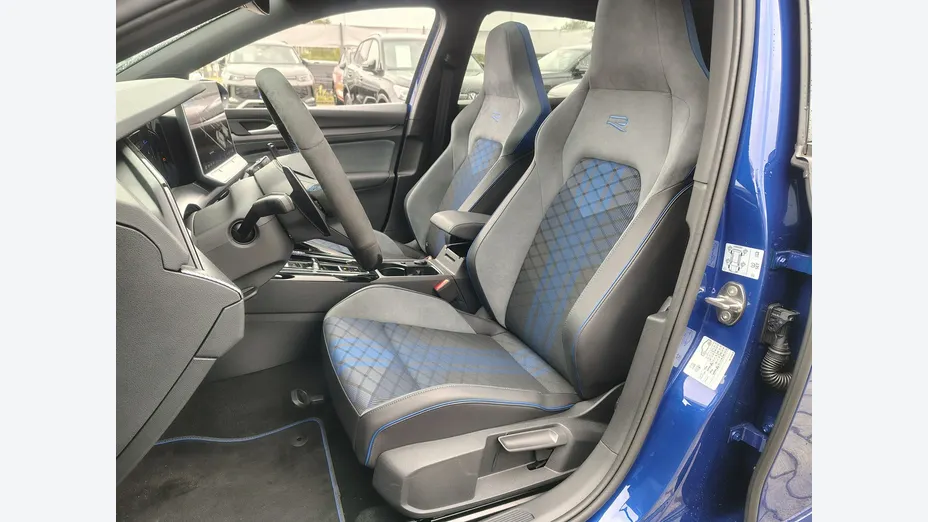 VOLKSWAGEN Golf -