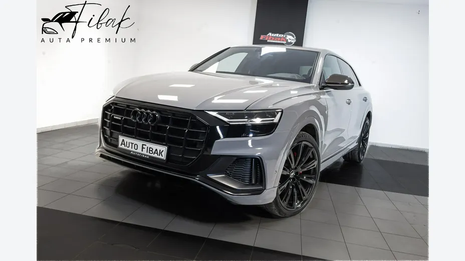 AUDI Q8 -