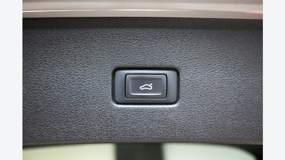 AUDI Q8 -