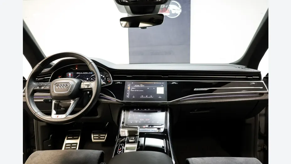 AUDI Q8 -