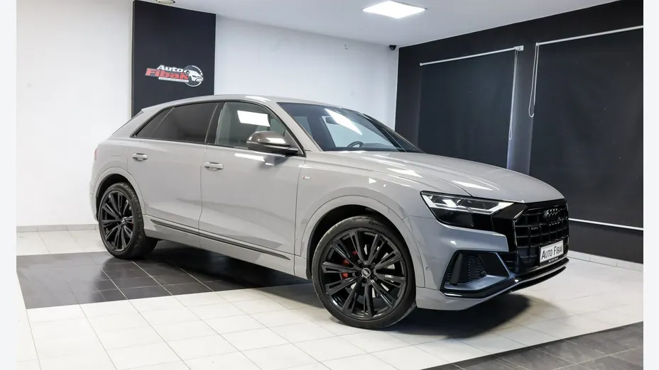 AUDI Q8 -