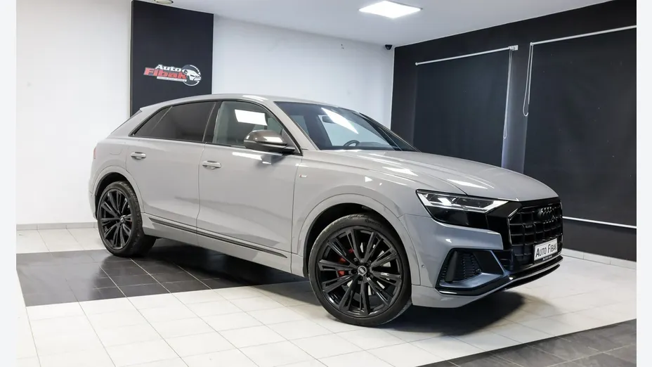 AUDI Q8 -