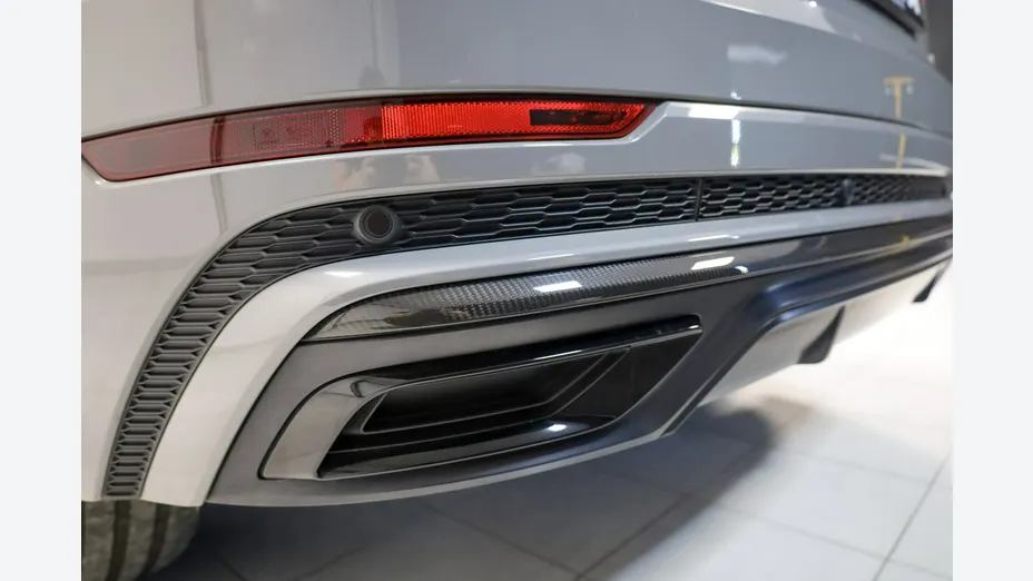 AUDI Q8 -