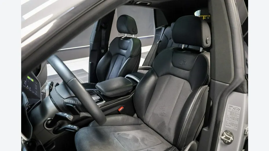 AUDI Q8 -