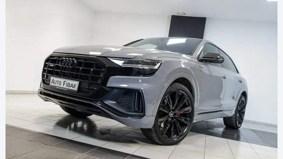 AUDI Q8 -