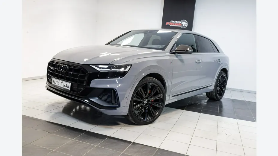 AUDI Q8 -