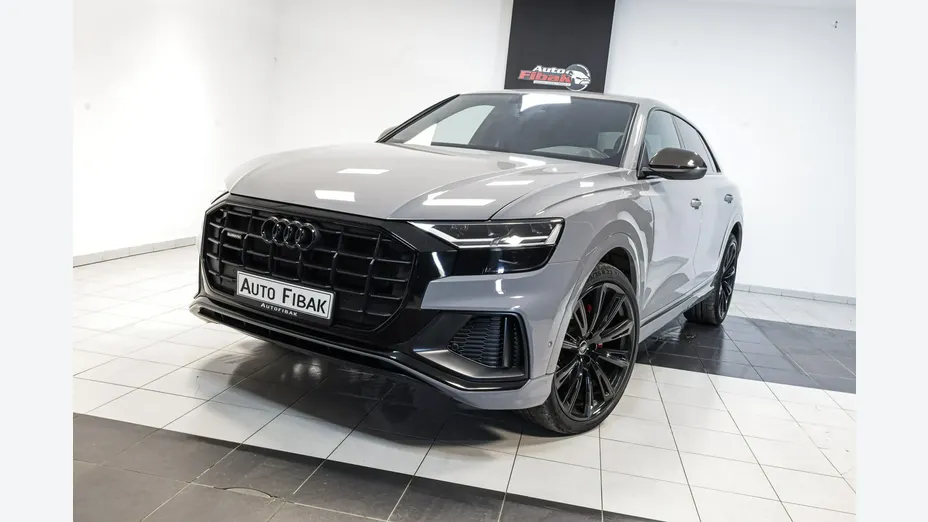 AUDI Q8 -