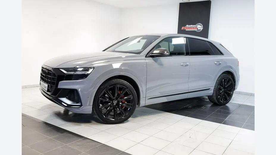 AUDI Q8 -