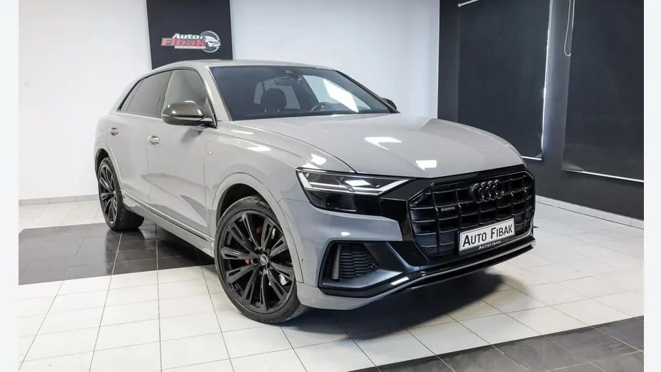 AUDI Q8 -
