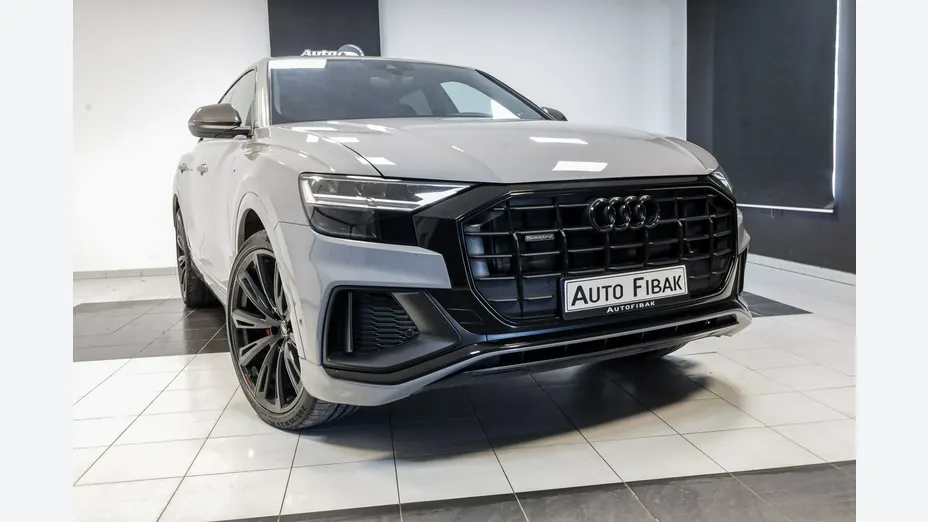 AUDI Q8 -