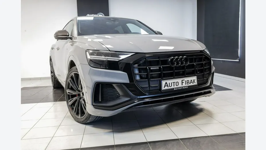 AUDI Q8 -