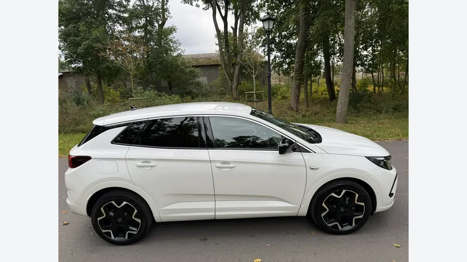OPEL Grandland X -