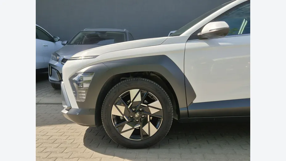 HYUNDAI Kona -