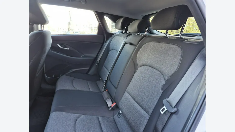 HYUNDAI i30 -