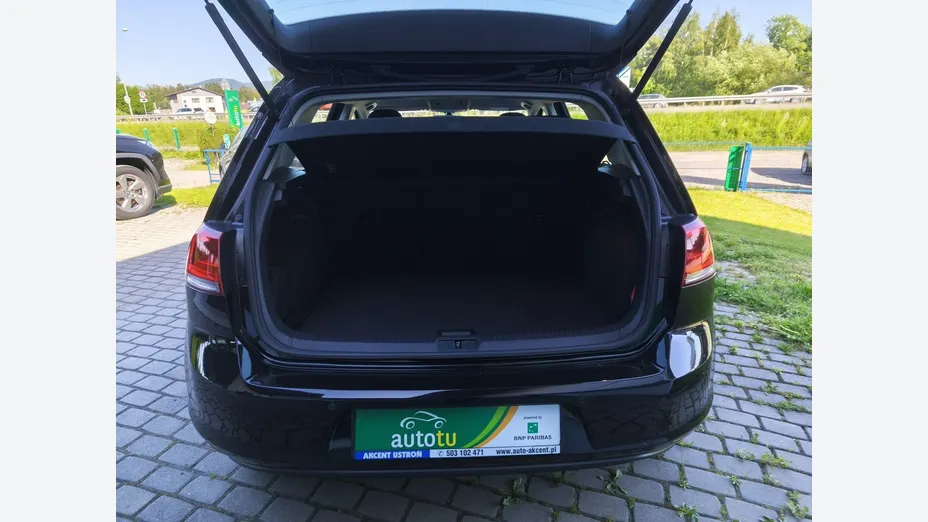 VOLKSWAGEN Golf -