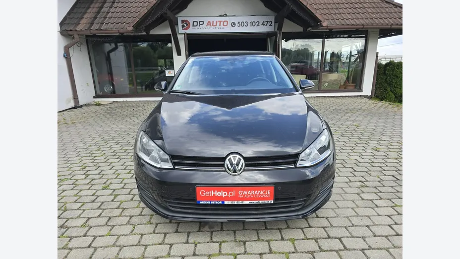 VOLKSWAGEN Golf -