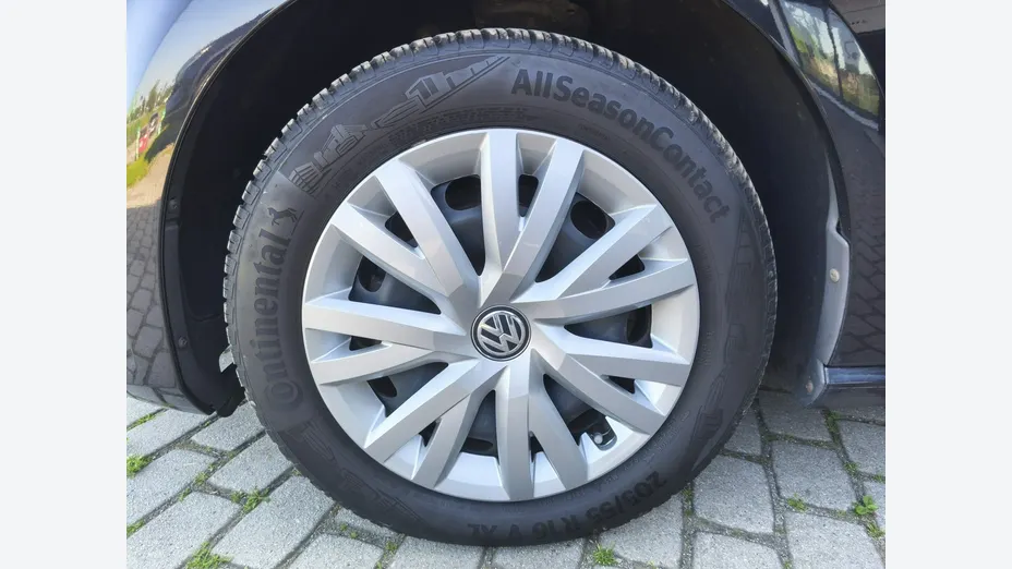 VOLKSWAGEN Golf -