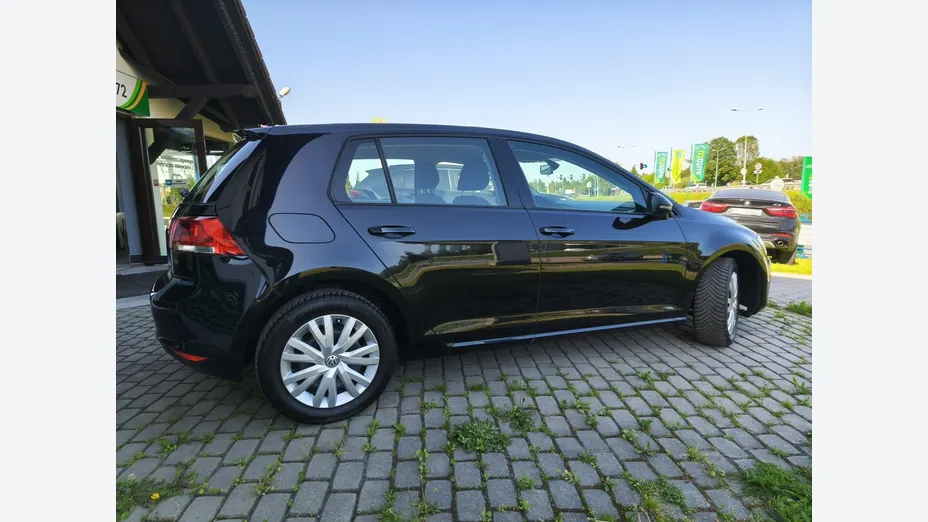 VOLKSWAGEN Golf -
