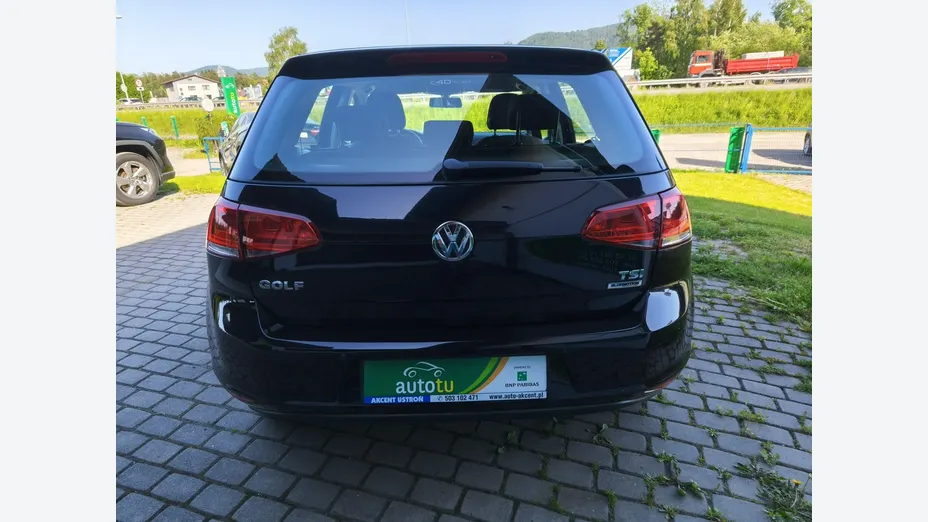 VOLKSWAGEN Golf -