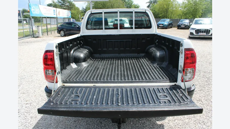 TOYOTA HiLux -