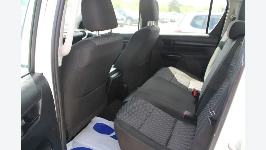 TOYOTA HiLux -