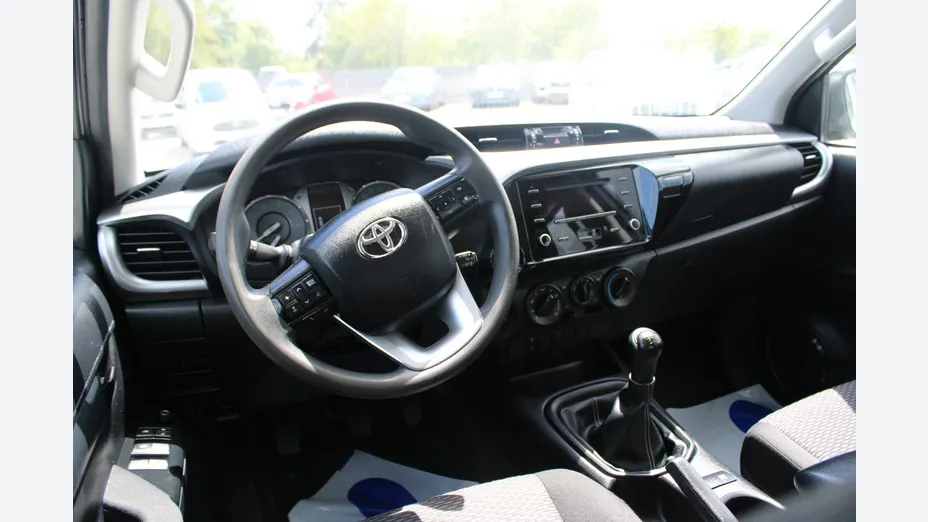 TOYOTA HiLux -